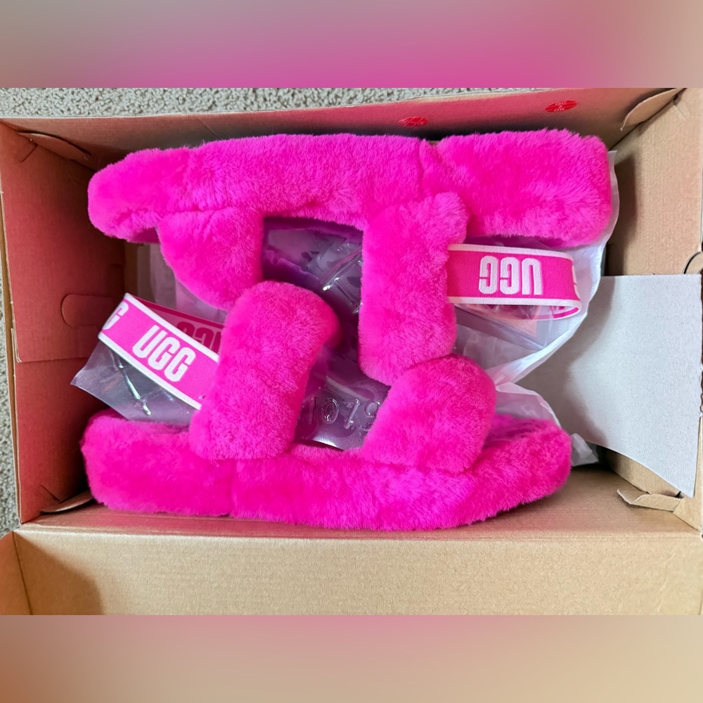 UGG oh yeah slippers size 10